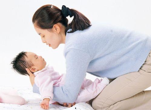 竖抱宝宝的姿势视频,感受亲子亲密时光